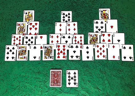Tri Peaks Solitaire .